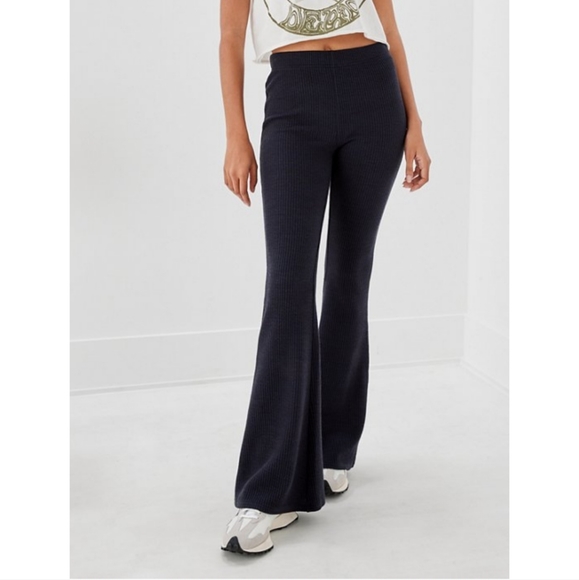 🌱American Eagle Super High-waisted Sweater Flare Pants - Picture 1 of 8